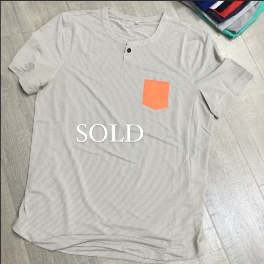 Men’s Lulu Lemon Short Sleeve Shirt size L